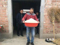 他靠养牛脱贫致富：要过好日子还靠自己干！